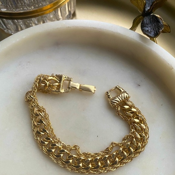 Vintage 1960’s Authentic stamped Goldette gold tone bracelet